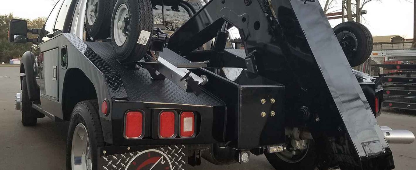 Heavy-duty towing equipment for large trucks and commercial vehicles