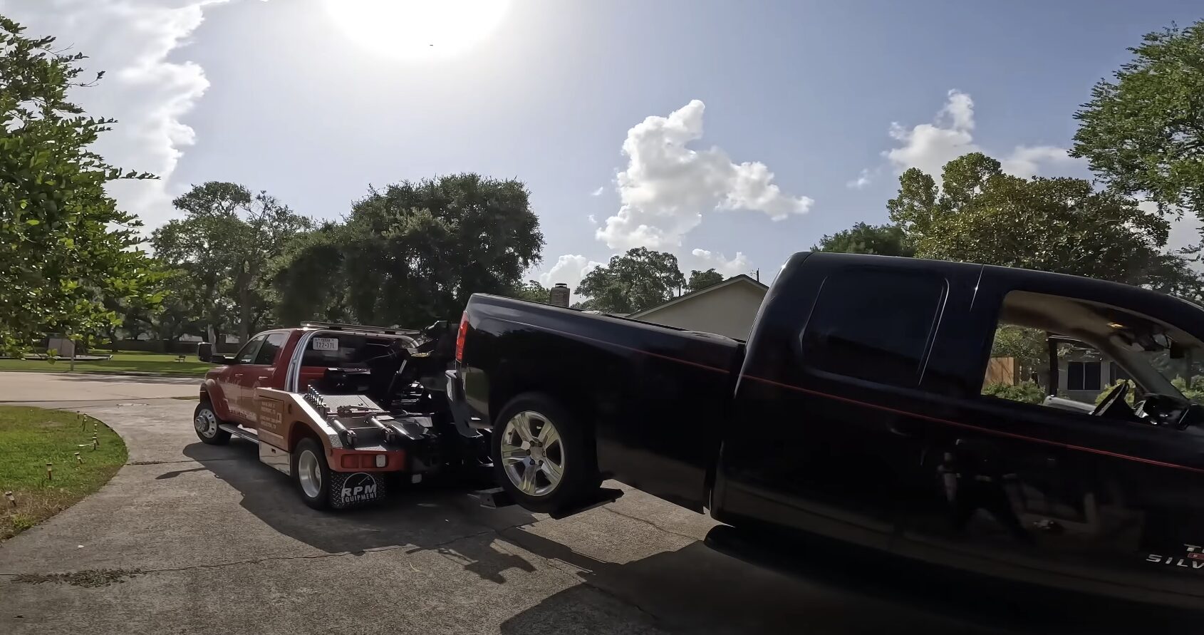 Professional tow truck providing emergency towing service in Buena Park, CA